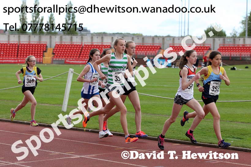 Girls under-15s 3000 metres, North Eastern Champs, Gateshead Stadium. Photo: David T. Hewitson/Sports for All Pics